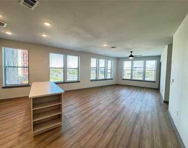 11604 Stonehollow Dr - Photo Thumbnail 3