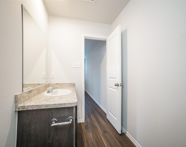 22435 Verdin Street - Photo Thumbnail 11