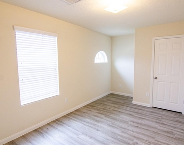 15315 Lucky Star Drive - Photo Thumbnail 10
