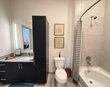 11604 Stonehollow Dr - Photo Thumbnail 5