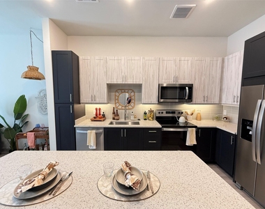 11604 Stonehollow Dr - Photo Thumbnail 1