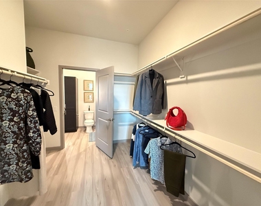 11604 Stonehollow Dr - Photo Thumbnail 6