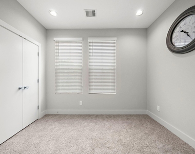 8322 Curry Road - Photo Thumbnail 16