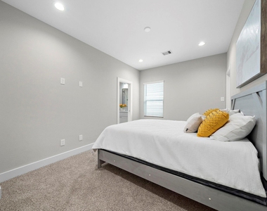 8322 Curry Road - Photo Thumbnail 9