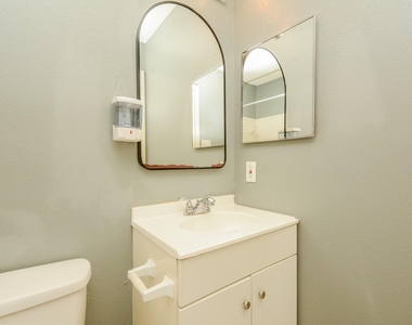 8607 Crystal Cove Circle - Photo Thumbnail 17