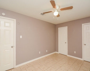 8607 Crystal Cove Circle - Photo Thumbnail 15