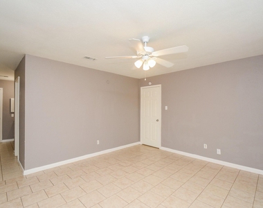 8607 Crystal Cove Circle - Photo Thumbnail 9
