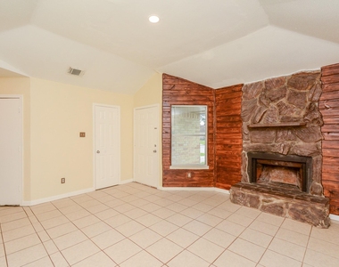 8607 Crystal Cove Circle - Photo Thumbnail 4