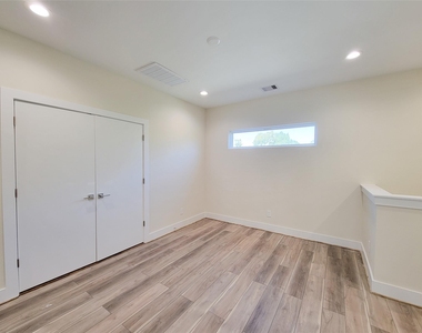 5931 Beall Street - Photo Thumbnail 11