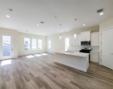 5931 Beall Street - Photo Thumbnail 8