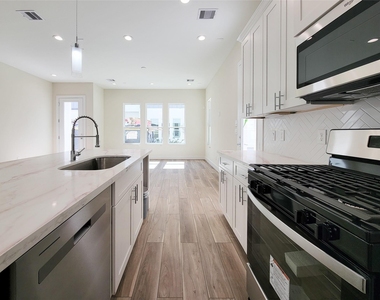 5931 Beall Street - Photo Thumbnail 2