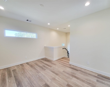 5931 Beall Street - Photo Thumbnail 10