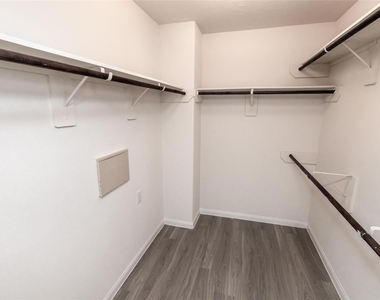 1135 Lexington Grove Drive - Photo Thumbnail 10