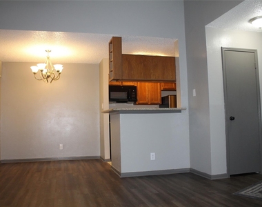 2121 Hepburn Street - Photo Thumbnail 3
