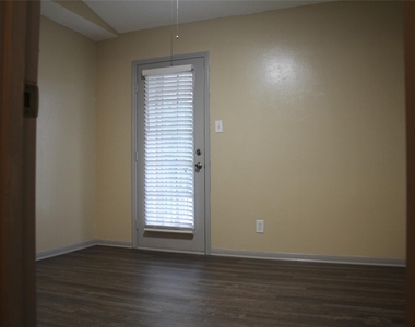 2121 Hepburn Street - Photo Thumbnail 6