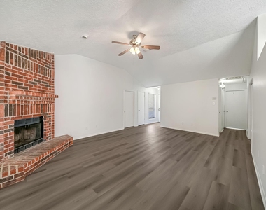 16897 Blue Jay Street - Photo Thumbnail 5