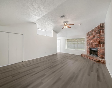 16897 Blue Jay Street - Photo Thumbnail 6