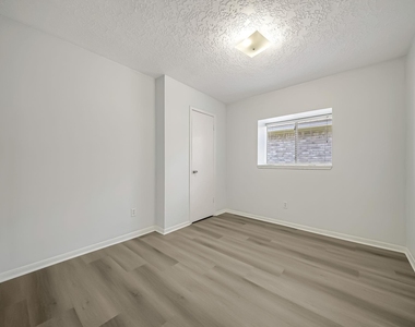 16897 Blue Jay Street - Photo Thumbnail 14