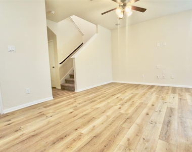 17035 Amarose Drive - Photo Thumbnail 2
