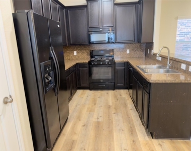 17035 Amarose Drive - Photo Thumbnail 7