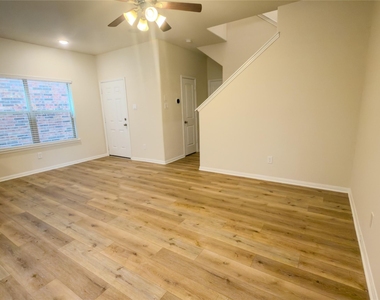 17035 Amarose Drive - Photo Thumbnail 4