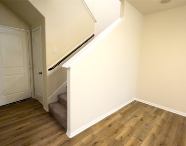 17035 Amarose Drive - Photo Thumbnail 6