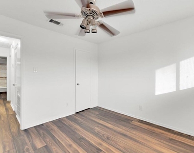 13517 Castilian Drive - Photo Thumbnail 9