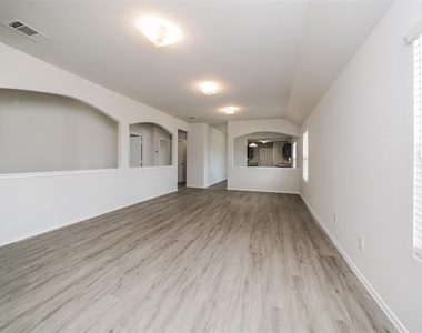 218 Mouflon Drive - Photo Thumbnail 4