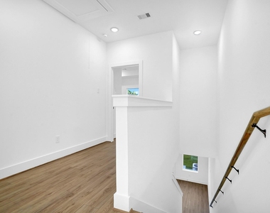 7819 Colonial Lane - Photo Thumbnail 11