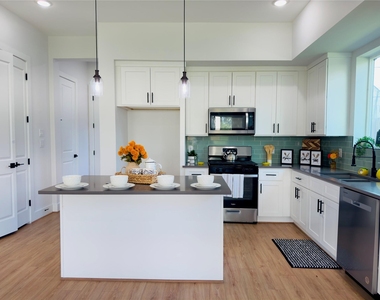 7819 Colonial Lane - Photo Thumbnail 6