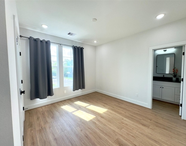 7819 Colonial Lane - Photo Thumbnail 24