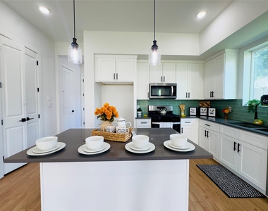 7819 Colonial Lane - Photo Thumbnail 7