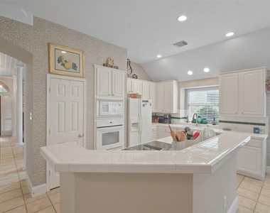 18 Pinery Ridge Place - Photo Thumbnail 11
