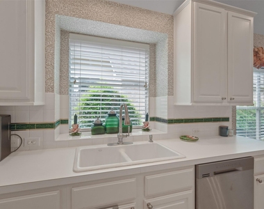 18 Pinery Ridge Place - Photo Thumbnail 12