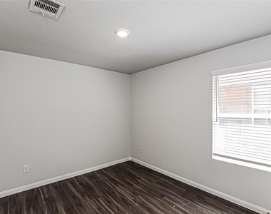 19046 Brescia Lane - Photo Thumbnail 12