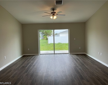 2132 Nw 7th Avenue - Photo Thumbnail 1