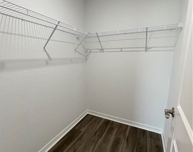2132 Nw 7th Avenue - Photo Thumbnail 4