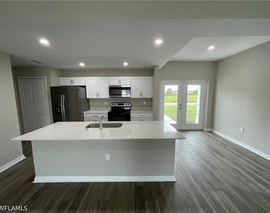 2132 Nw 7th Avenue - Photo Thumbnail 2