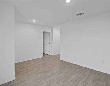 2123 Nw 24th Terrace - Photo Thumbnail 3