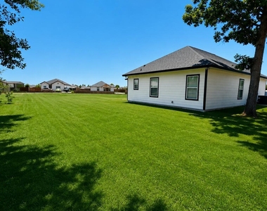 676 Bradford Street - Photo Thumbnail 5