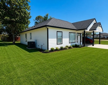 676 Bradford Street - Photo Thumbnail 6
