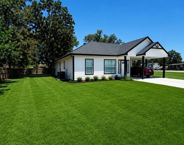 676 Bradford Street - Photo Thumbnail 8