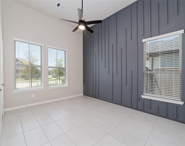 2822 Sunrise Pepper Lane - Photo Thumbnail 4