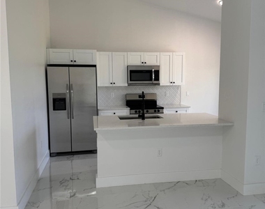 4677 Golfview Boulevard - Photo Thumbnail 15