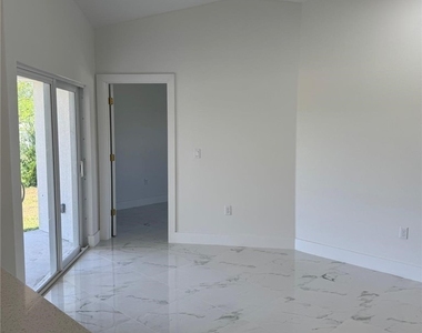 4677 Golfview Boulevard - Photo Thumbnail 3