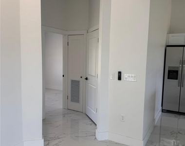 4677 Golfview Boulevard - Photo Thumbnail 14