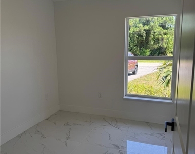 4677 Golfview Boulevard - Photo Thumbnail 8