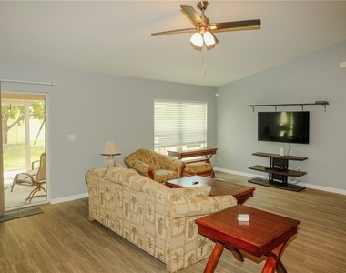 1902 Sw 26th Street - Photo Thumbnail 2