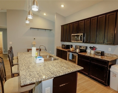1902 Sw 26th Street - Photo Thumbnail 5