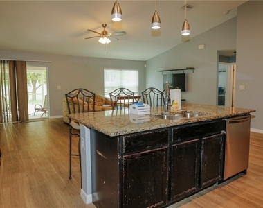 1902 Sw 26th Street - Photo Thumbnail 6